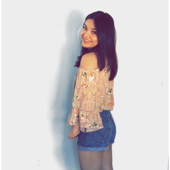 🔻LAST (L) Camellia Top - Picture 5 of 5